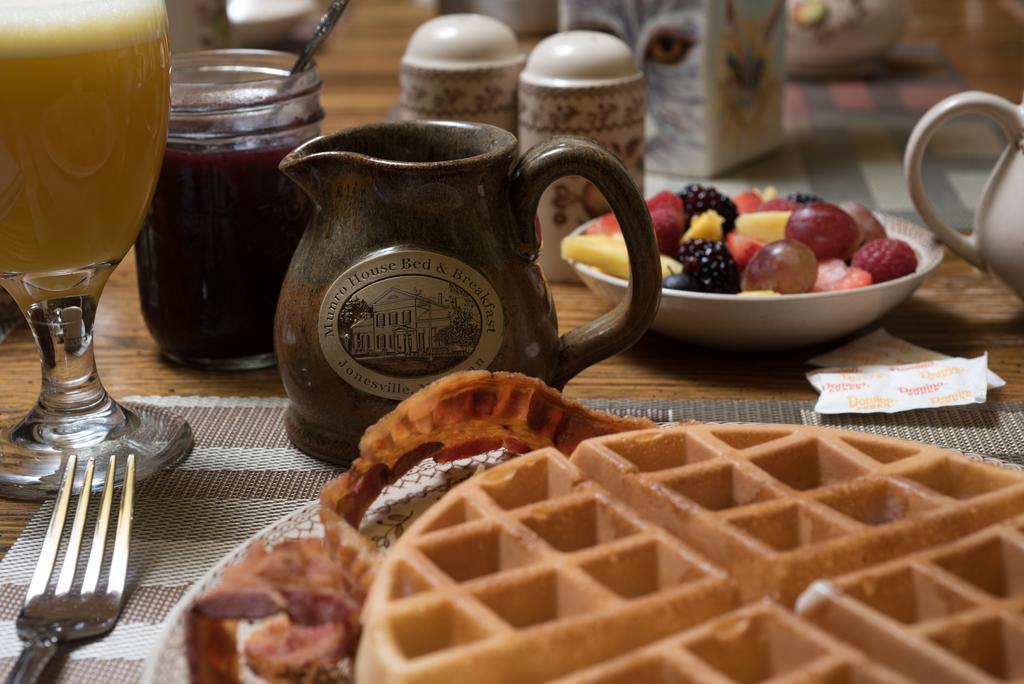 Munro House Bed And Breakfast Jonesville 外观 照片