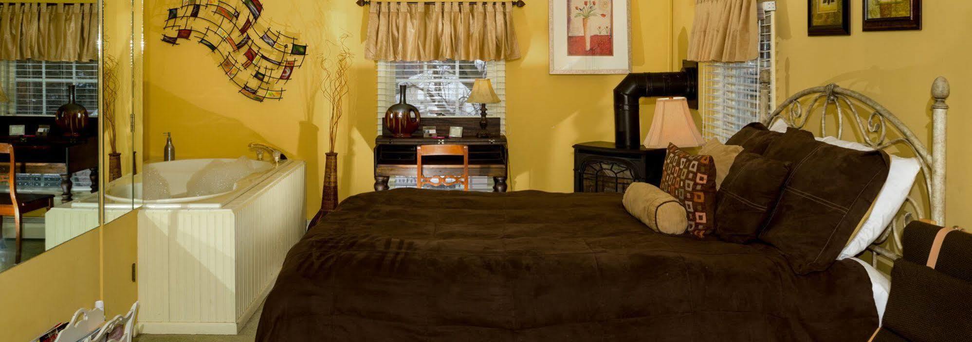 Munro House Bed And Breakfast Jonesville 外观 照片